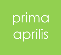 Napis Prima Aprilis na zielonym tle